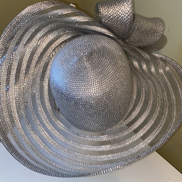 Fabulous David M Metallic Silver Church Dress Hat - Picture 4 of 11